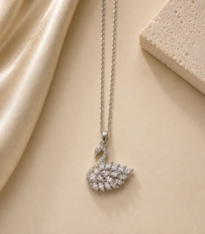 Nur Design Atelier Crystal Swan Gumus Celik Kolye