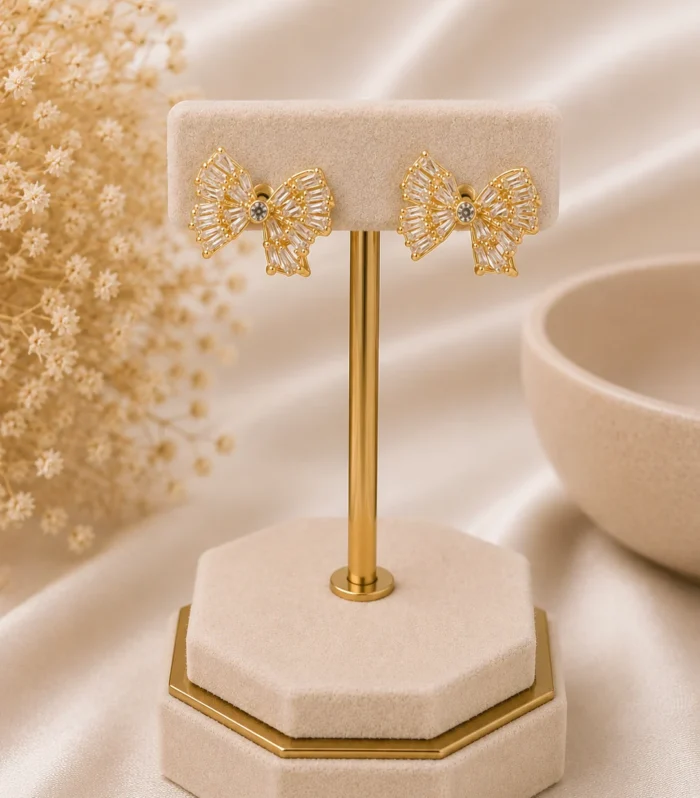 Nur Design Atelier Baget Tasli Fiyonk Altin Celik Kupe