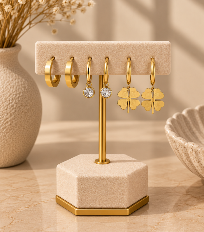 Nur Design Atelier Gold Yonca ve Tasli Kupe Seti